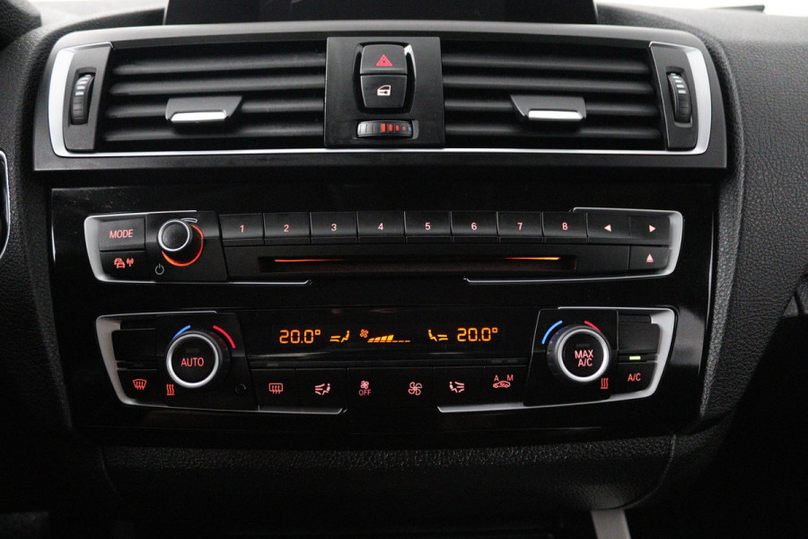 BMW 1-serie 118i Corporate Lease Executive (PARKEERSENSOREN, NAVIGATIE, CRUISE CONTROL, AUTOMAAT, NL-AUTO)