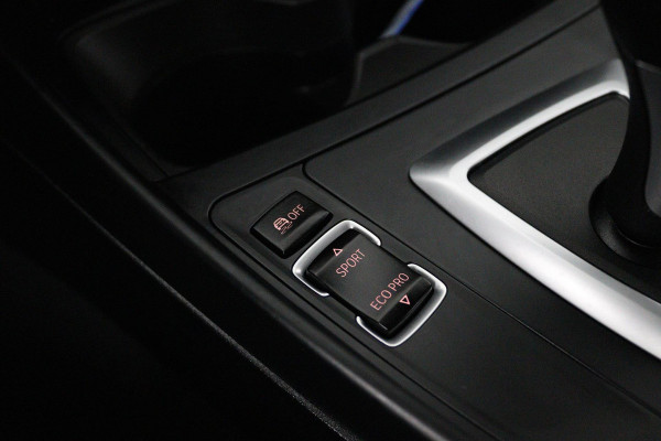 BMW 1-serie 118i Corporate Lease Executive (PARKEERSENSOREN, NAVIGATIE, CRUISE CONTROL, AUTOMAAT, NL-AUTO)