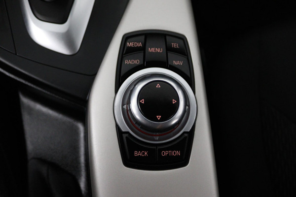 BMW 1-serie 118i Corporate Lease Executive (PARKEERSENSOREN, NAVIGATIE, CRUISE CONTROL, AUTOMAAT, NL-AUTO)