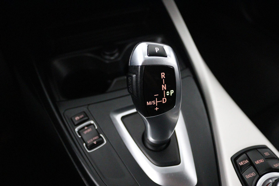 BMW 1-serie 118i Corporate Lease Executive (PARKEERSENSOREN, NAVIGATIE, CRUISE CONTROL, AUTOMAAT, NL-AUTO)