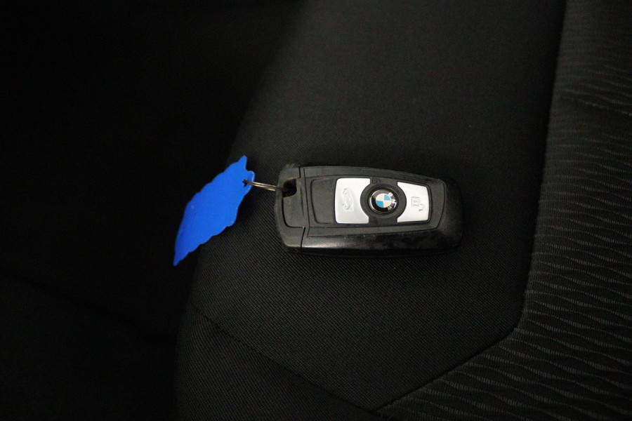 BMW 1-serie 118i Corporate Lease Executive (PARKEERSENSOREN, NAVIGATIE, CRUISE CONTROL, AUTOMAAT, NL-AUTO)