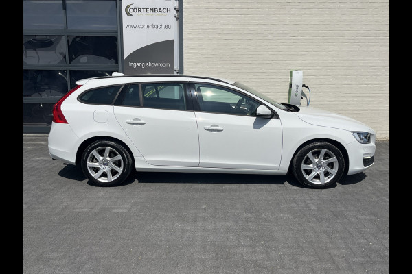 Volvo V60 1.5 T3 Momentum | Automaat | Cruise control | Keyless entry | Achterbank verwarmt | Trekhaak |
