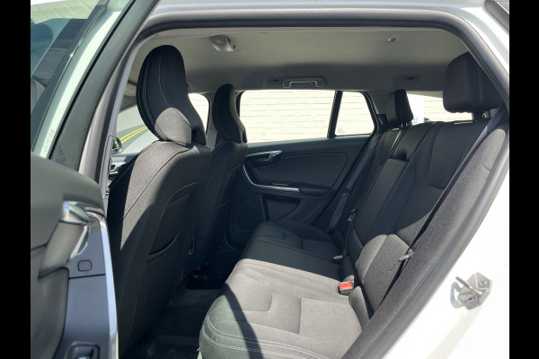 Volvo V60 1.5 T3 Momentum | Automaat | Cruise control | Keyless entry | Achterbank verwarmt | Trekhaak |