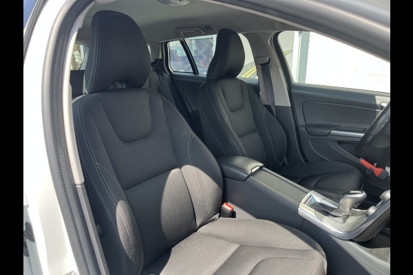 Volvo V60 1.5 T3 Momentum | Automaat | Cruise control | Keyless entry | Achterbank verwarmt | Trekhaak |