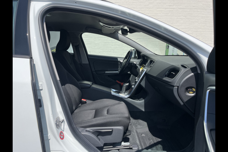 Volvo V60 1.5 T3 Momentum | Automaat | Cruise control | Keyless entry | Achterbank verwarmt | Trekhaak |