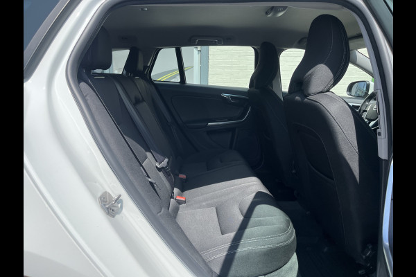 Volvo V60 1.5 T3 Momentum | Automaat | Cruise control | Keyless entry | Achterbank verwarmt | Trekhaak |