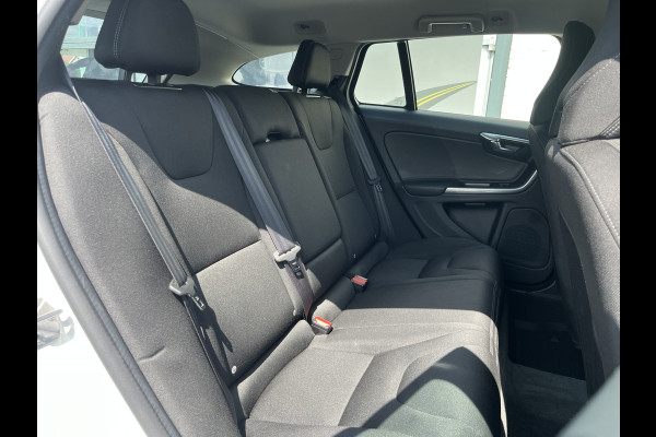 Volvo V60 1.5 T3 Momentum | Automaat | Cruise control | Keyless entry | Achterbank verwarmt | Trekhaak |