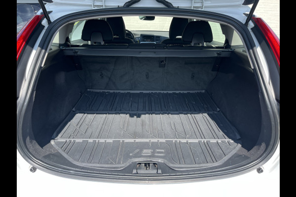 Volvo V60 1.5 T3 Momentum | Automaat | Cruise control | Keyless entry | Achterbank verwarmt | Trekhaak |