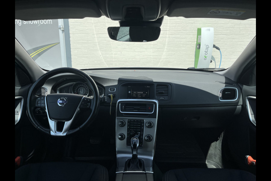 Volvo V60 1.5 T3 Momentum | Automaat | Cruise control | Keyless entry | Achterbank verwarmt | Trekhaak |