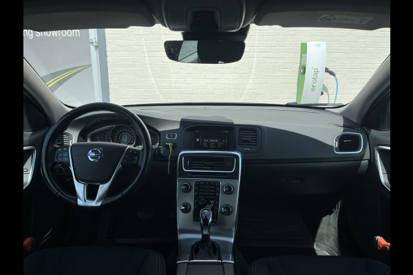 Volvo V60 1.5 T3 Momentum | Automaat | Cruise control | Keyless entry | Achterbank verwarmt | Trekhaak |