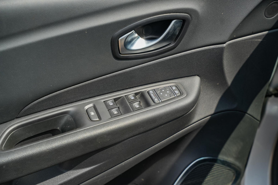 Renault Captur 1.3 TCe Intens Achteruitrijcamera parkeersensoren achter 17"L.M. Navi Mistlampen