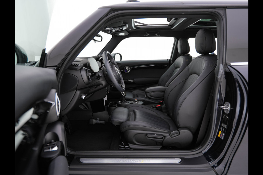 MINI Mini Electric Yours 33 kWh [ 3-Fase ] Aut.*PANO | LUXURY-LEATHER | HARMAN/KARDON-AUDIO | MATRIX-LED | KEYLESS | CAMERA | NAVI-FULLMAP | DIGI-COCKPIT | DAB | HEAD-UP | HEATED-SPORTSEATS | AMBIENT-LIGHT | CCS-FASTLOADER | 17"ALU*