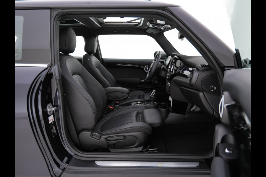 MINI Mini Electric Yours 33 kWh [ 3-Fase ] Aut.*PANO | LUXURY-LEATHER | HARMAN/KARDON-AUDIO | MATRIX-LED | KEYLESS | CAMERA | NAVI-FULLMAP | DIGI-COCKPIT | DAB | HEAD-UP | HEATED-SPORTSEATS | AMBIENT-LIGHT | CCS-FASTLOADER | 17"ALU*