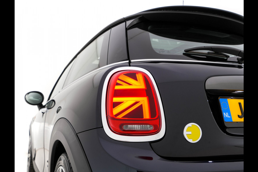 MINI Mini Electric Yours 33 kWh [ 3-Fase ] Aut.*PANO | LUXURY-LEATHER | HARMAN/KARDON-AUDIO | MATRIX-LED | KEYLESS | CAMERA | NAVI-FULLMAP | DIGI-COCKPIT | DAB | HEAD-UP | HEATED-SPORTSEATS | AMBIENT-LIGHT | CCS-FASTLOADER | 17"ALU*