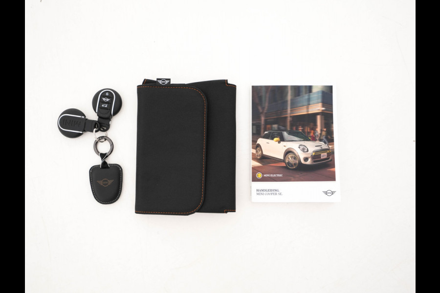 MINI Mini Electric Yours 33 kWh [ 3-Fase ] Aut.*PANO | LUXURY-LEATHER | HARMAN/KARDON-AUDIO | MATRIX-LED | KEYLESS | CAMERA | NAVI-FULLMAP | DIGI-COCKPIT | DAB | HEAD-UP | HEATED-SPORTSEATS | AMBIENT-LIGHT | CCS-FASTLOADER | 17"ALU*