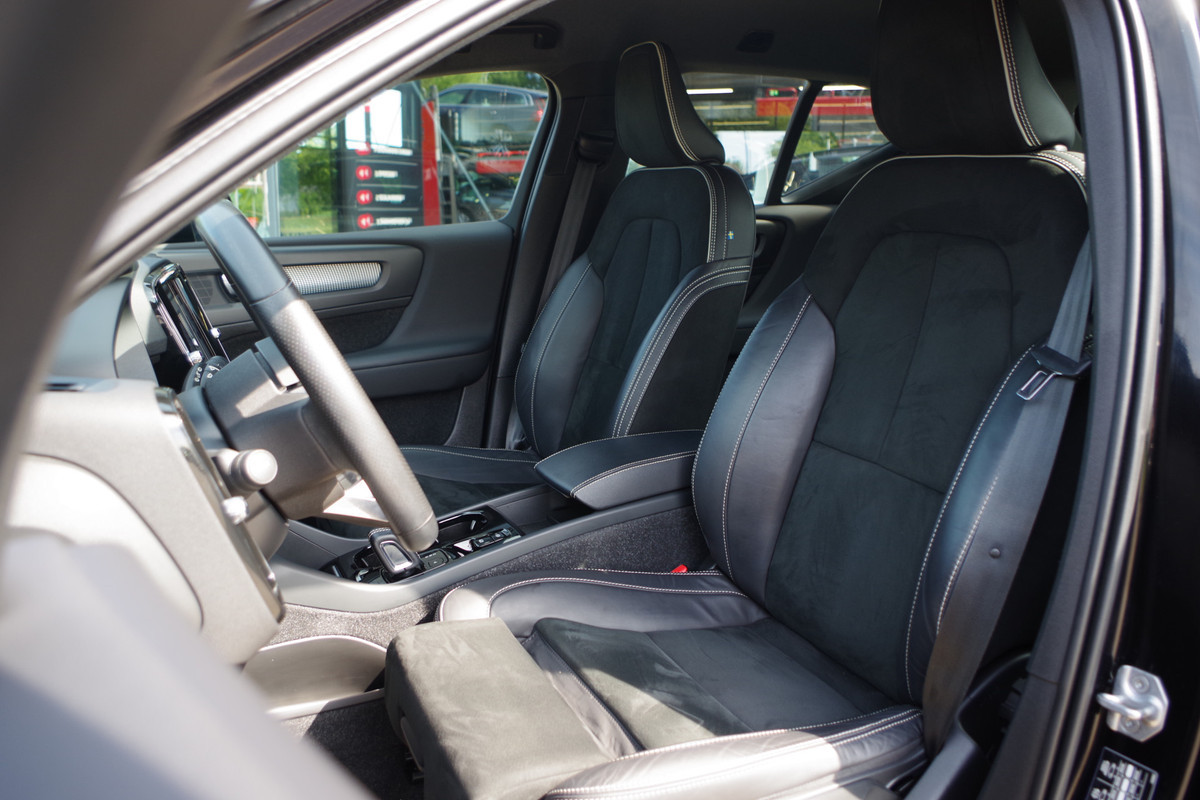 Volvo XC40 1.5 T4 211 PK Recharge R-Design Expression PHEV, Trekhaak, Carplay, LED Volvo XC40 1.5 T4 211 PK Recharge R-Design Expression PHEV, Trekhaak, Carplay, LED