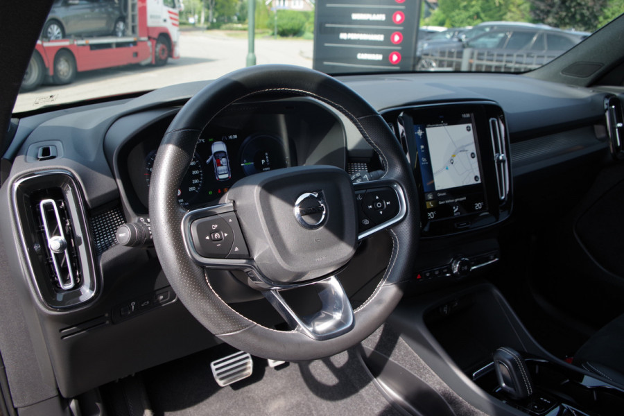 Volvo XC40 1.5 T4 211 PK Recharge R-Design Expression PHEV, Trekhaak, Carplay, LED
