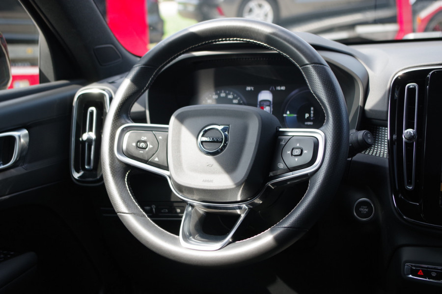Volvo XC40 1.5 T4 211 PK Recharge R-Design Expression PHEV, Trekhaak, Carplay, LED