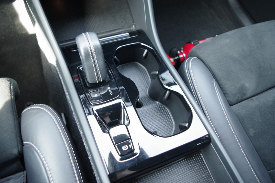 Volvo XC40 1.5 T4 211 PK Recharge R-Design Expression PHEV, Trekhaak, Carplay, LED