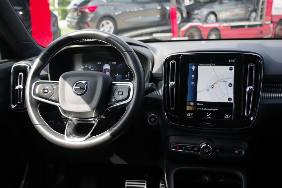 Volvo XC40 1.5 T4 211 PK Recharge R-Design Expression PHEV, Trekhaak, Carplay, LED