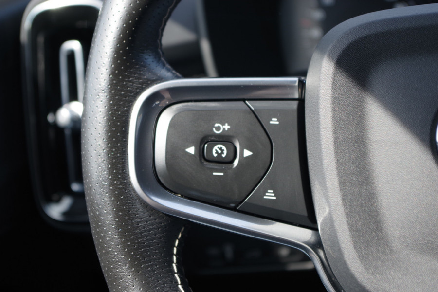 Volvo XC40 1.5 T4 211 PK Recharge R-Design Expression PHEV, Trekhaak, Carplay, LED