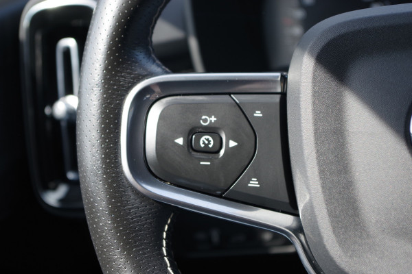 Volvo XC40 1.5 T4 211 PK Recharge R-Design Expression PHEV, Trekhaak, Carplay, LED