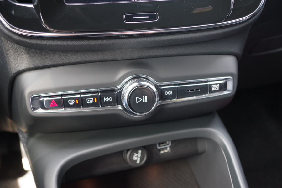 Volvo XC40 1.5 T4 211 PK Recharge R-Design Expression PHEV, Trekhaak, Carplay, LED