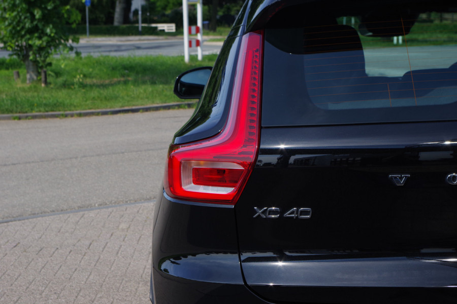 Volvo XC40 1.5 T4 211 PK Recharge R-Design Expression PHEV, Trekhaak, Carplay, LED