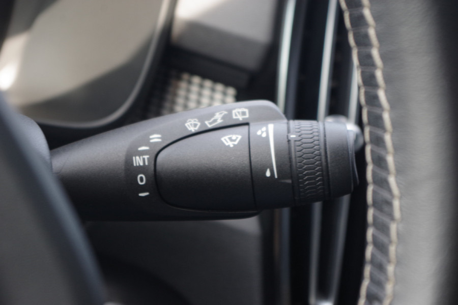 Volvo XC40 1.5 T4 211 PK Recharge R-Design Expression PHEV, Trekhaak, Carplay, LED