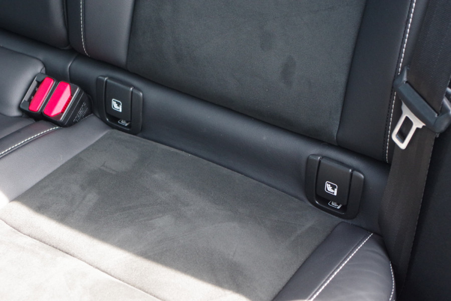 Volvo XC40 1.5 T4 211 PK Recharge R-Design Expression PHEV, Trekhaak, Carplay, LED