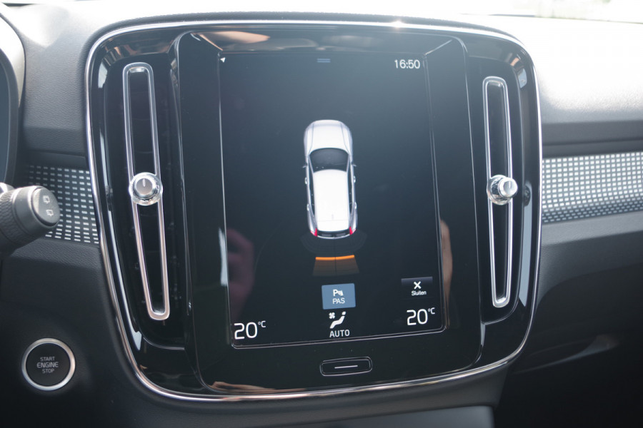 Volvo XC40 1.5 T4 211 PK Recharge R-Design Expression PHEV, Trekhaak, Carplay, LED