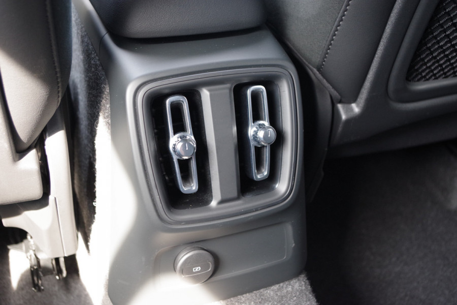 Volvo XC40 1.5 T4 211 PK Recharge R-Design Expression PHEV, Trekhaak, Carplay, LED