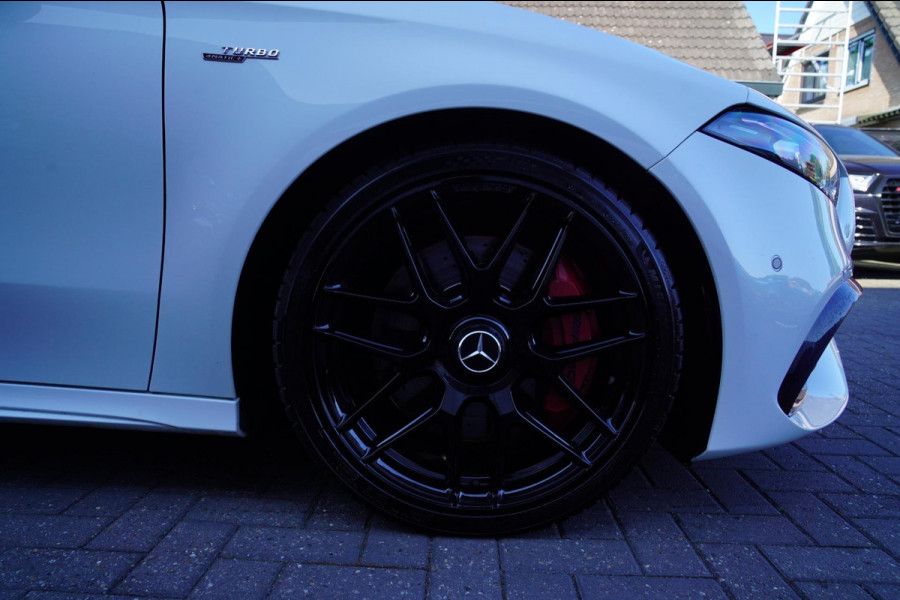 Mercedes-Benz A-Klasse AMG 45 4MATIC+ Premium Plus | Panorama | Sterrenhemel | Sport uitlaat | Burmester | Luxe leder/Alcantara |
