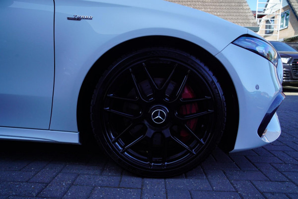 Mercedes-Benz A-Klasse AMG 45 4MATIC+ Premium Plus | Panorama | Sterrenhemel | Sport uitlaat | Burmester | Luxe leder/Alcantara |