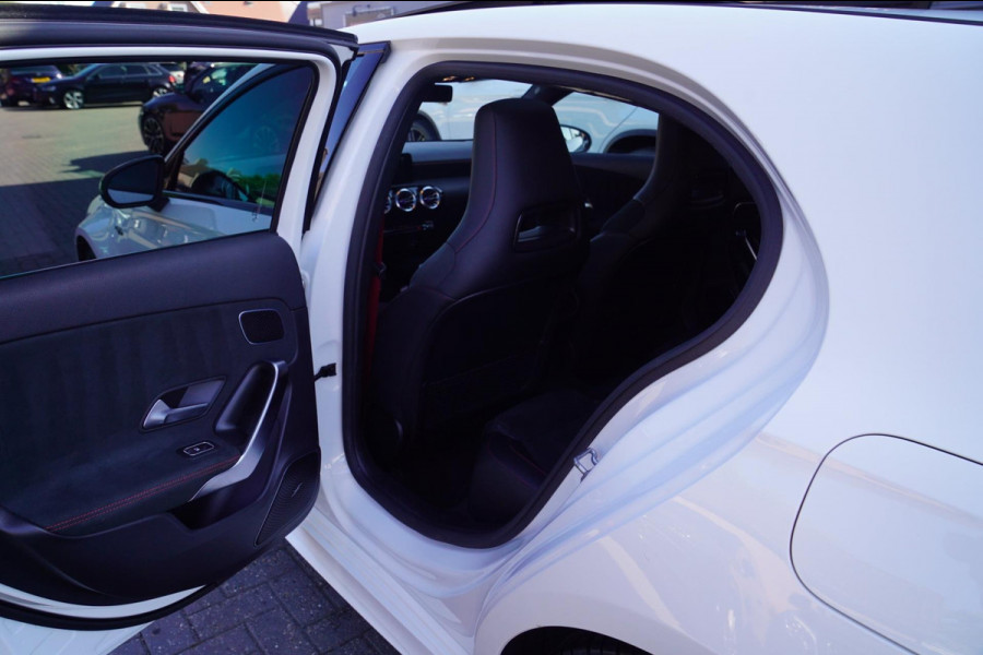 Mercedes-Benz A-Klasse AMG 45 4MATIC+ Premium Plus | Panorama | Sterrenhemel | Sport uitlaat | Burmester | Luxe leder/Alcantara |