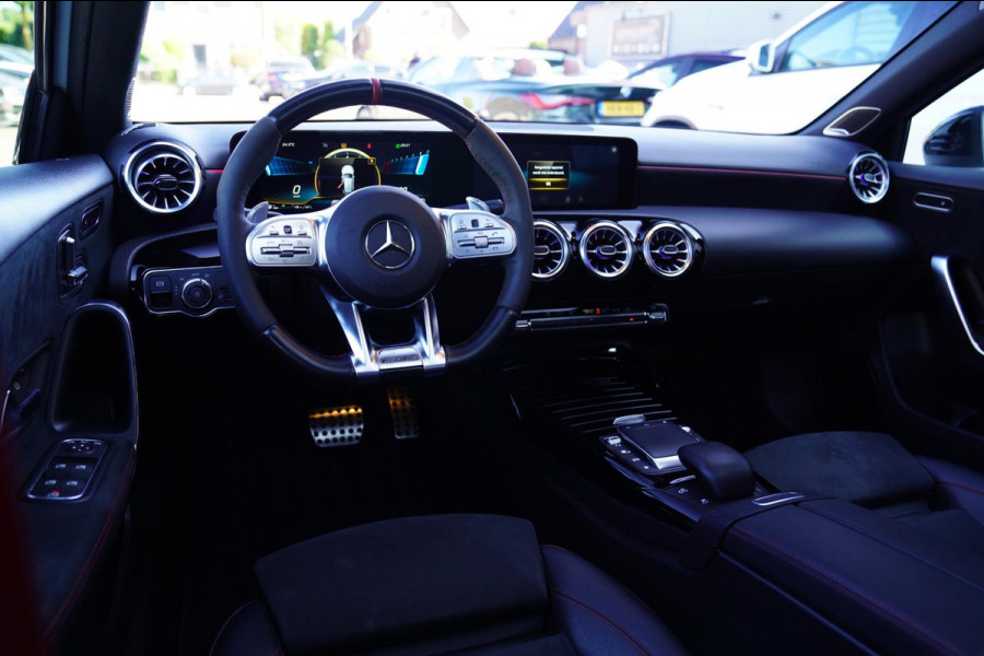Mercedes-Benz A-Klasse AMG 45 4MATIC+ Premium Plus | Panorama | Sterrenhemel | Sport uitlaat | Burmester | Luxe leder/Alcantara |