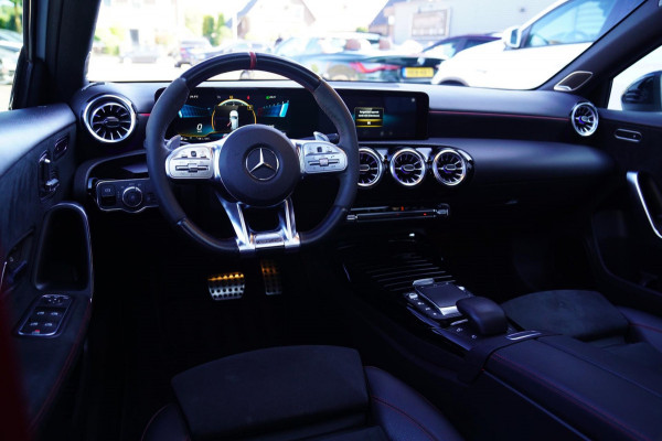 Mercedes-Benz A-Klasse AMG 45 4MATIC+ Premium Plus | Panorama | Sterrenhemel | Sport uitlaat | Burmester | Luxe leder/Alcantara |
