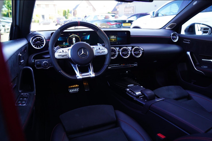 Mercedes-Benz A-Klasse AMG 45 4MATIC+ Premium Plus | Panorama | Sterrenhemel | Sport uitlaat | Burmester | Luxe leder/Alcantara |