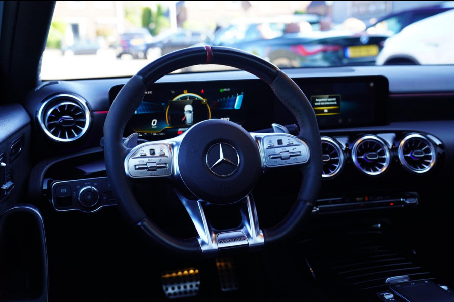Mercedes-Benz A-Klasse AMG 45 4MATIC+ Premium Plus | Panorama | Sterrenhemel | Sport uitlaat | Burmester | Luxe leder/Alcantara |