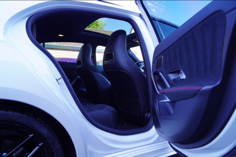 Mercedes-Benz A-Klasse AMG 45 4MATIC+ Premium Plus | Panorama | Sterrenhemel | Sport uitlaat | Burmester | Luxe leder/Alcantara |