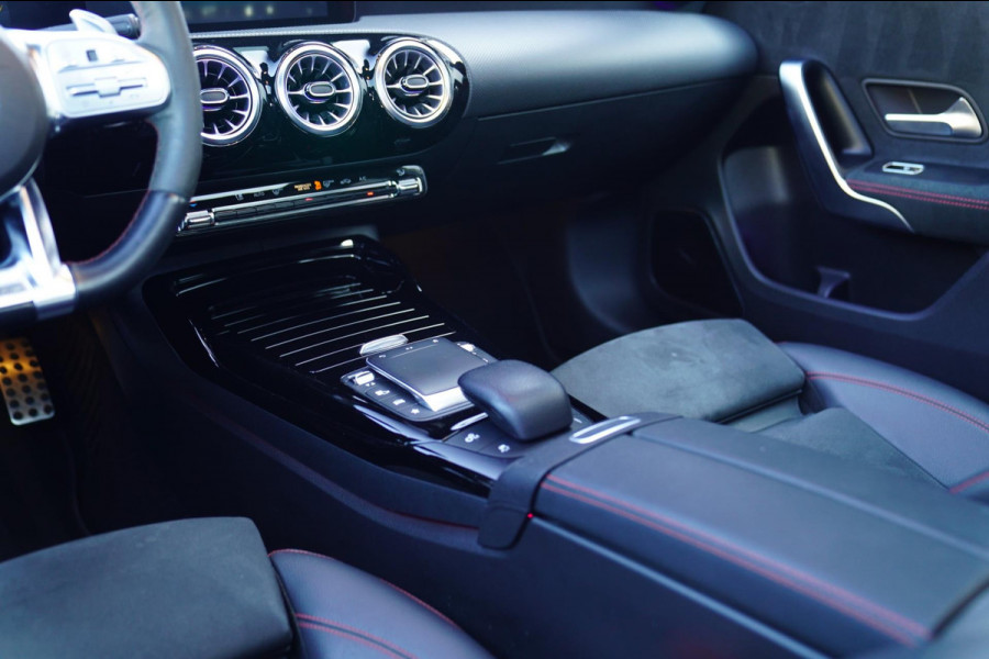 Mercedes-Benz A-Klasse AMG 45 4MATIC+ Premium Plus | Panorama | Sterrenhemel | Sport uitlaat | Burmester | Luxe leder/Alcantara |