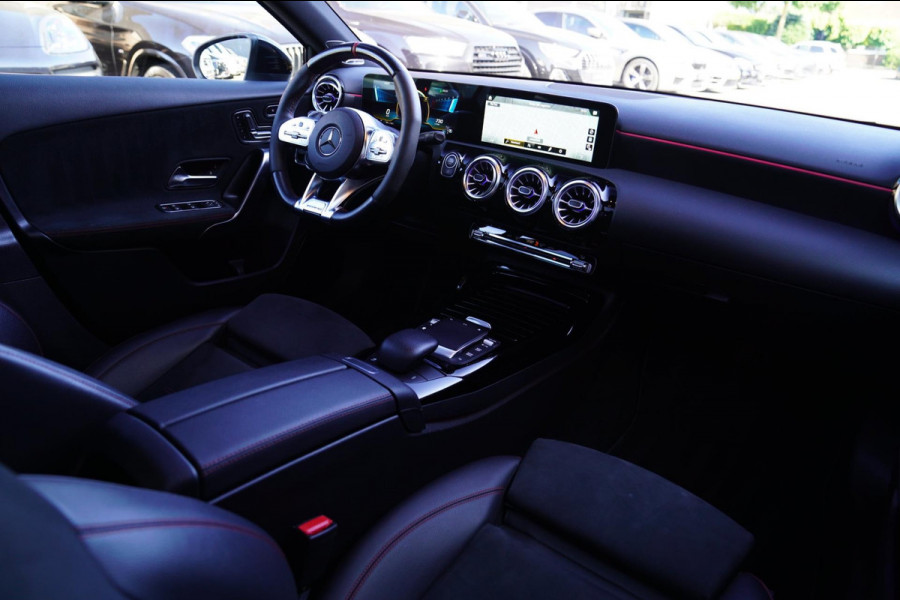 Mercedes-Benz A-Klasse AMG 45 4MATIC+ Premium Plus | Panorama | Sterrenhemel | Sport uitlaat | Burmester | Luxe leder/Alcantara |