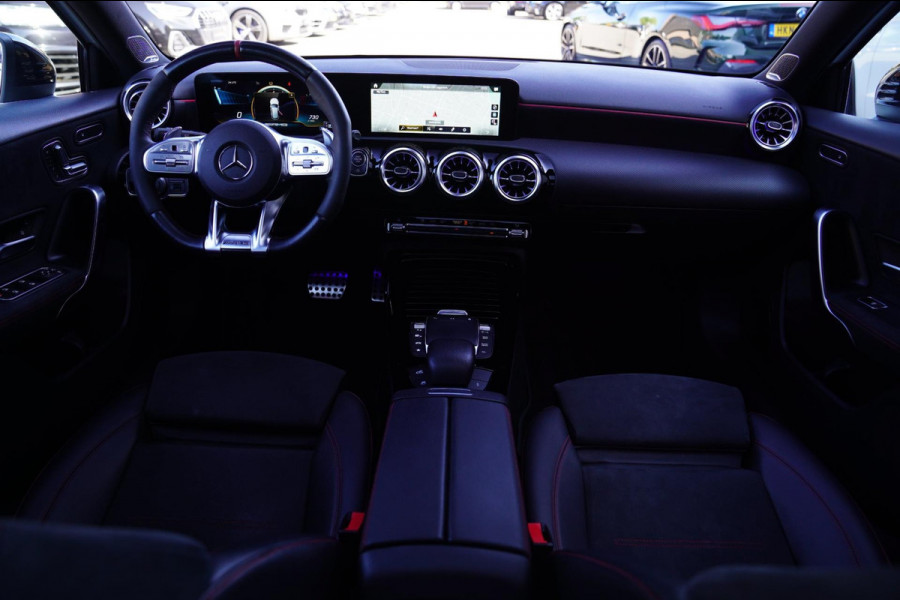 Mercedes-Benz A-Klasse AMG 45 4MATIC+ Premium Plus | Panorama | Sterrenhemel | Sport uitlaat | Burmester | Luxe leder/Alcantara |