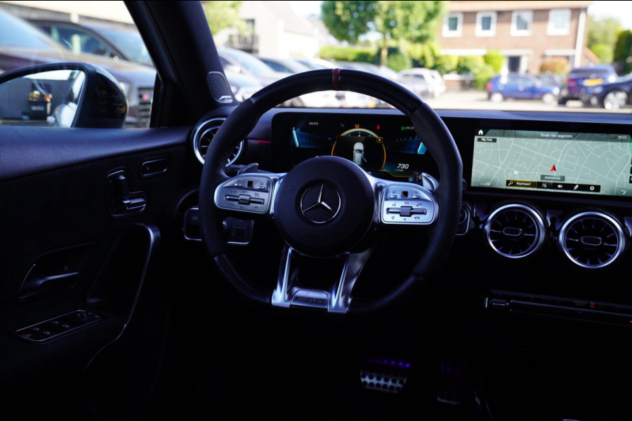 Mercedes-Benz A-Klasse AMG 45 4MATIC+ Premium Plus | Panorama | Sterrenhemel | Sport uitlaat | Burmester | Luxe leder/Alcantara |