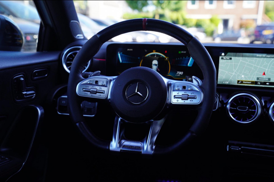 Mercedes-Benz A-Klasse AMG 45 4MATIC+ Premium Plus | Panorama | Sterrenhemel | Sport uitlaat | Burmester | Luxe leder/Alcantara |