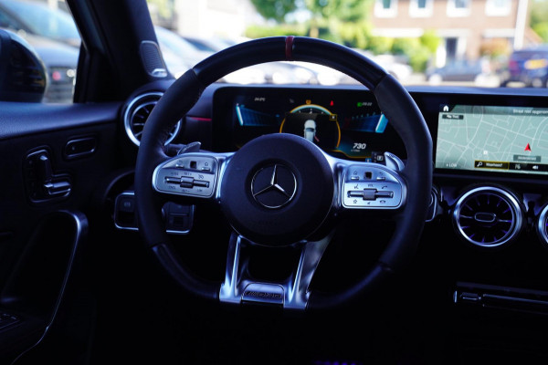 Mercedes-Benz A-Klasse AMG 45 4MATIC+ Premium Plus | Panorama | Sterrenhemel | Sport uitlaat | Burmester | Luxe leder/Alcantara |