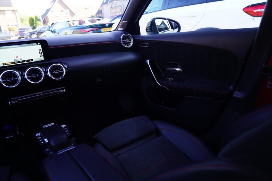 Mercedes-Benz A-Klasse AMG 45 4MATIC+ Premium Plus | Panorama | Sterrenhemel | Sport uitlaat | Burmester | Luxe leder/Alcantara |