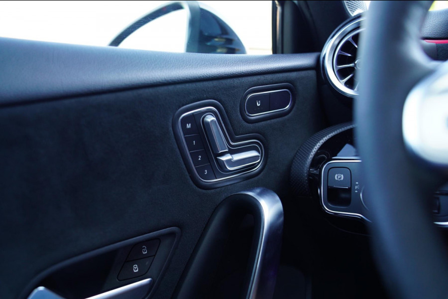 Mercedes-Benz A-Klasse AMG 45 4MATIC+ Premium Plus | Panorama | Sterrenhemel | Sport uitlaat | Burmester | Luxe leder/Alcantara |