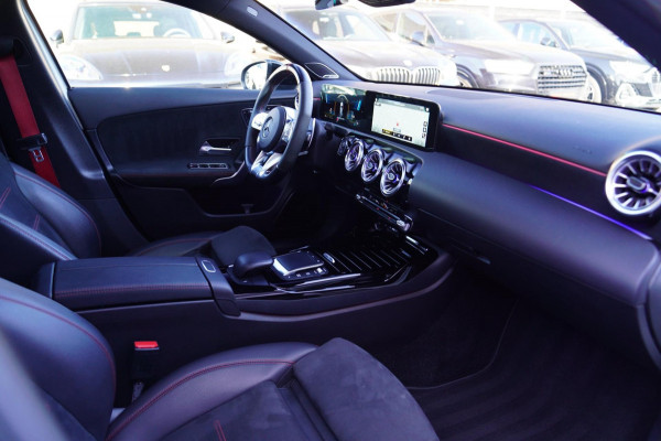 Mercedes-Benz A-Klasse AMG 45 4MATIC+ Premium Plus | Panorama | Sterrenhemel | Sport uitlaat | Burmester | Luxe leder/Alcantara |