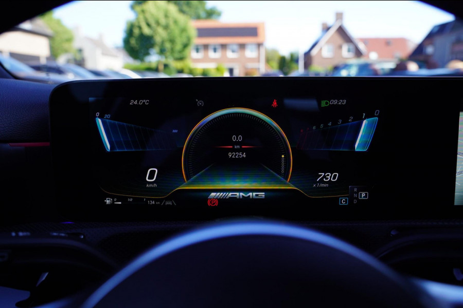 Mercedes-Benz A-Klasse AMG 45 4MATIC+ Premium Plus | Panorama | Sterrenhemel | Sport uitlaat | Burmester | Luxe leder/Alcantara |